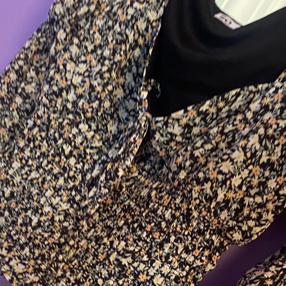 Long sleeve floral cropped top ruffles on shoulder summer season outfit or fall